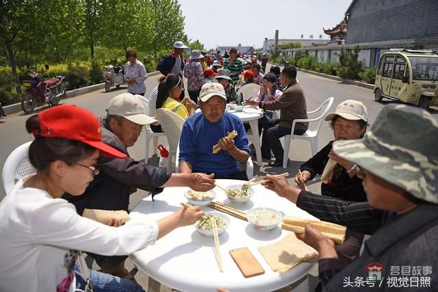 山村煎餅節(jié)演繹舌尖上的鄉(xiāng)村美食 免費品嘗還管飽