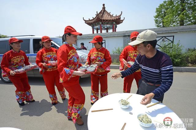 山村煎餅節(jié)演繹舌尖上的鄉(xiāng)村美食 免費品嘗還管飽