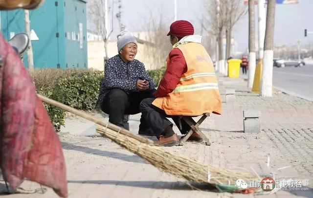 哥哥下落不明，和媳婦離婚，日照小伙帶精神病媽媽打工六年……想有個(gè)家！